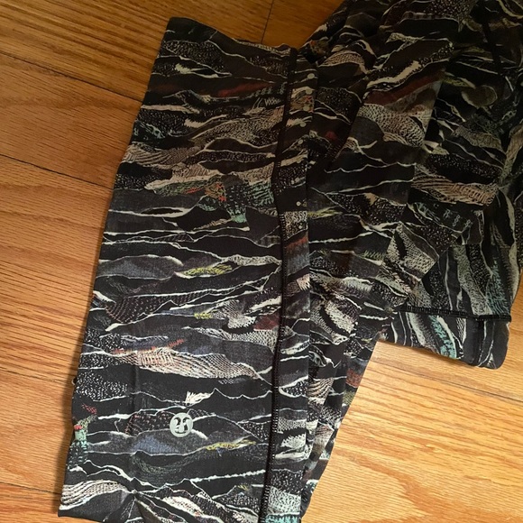 Lululemon Wonder Under - Picture 2 of 3